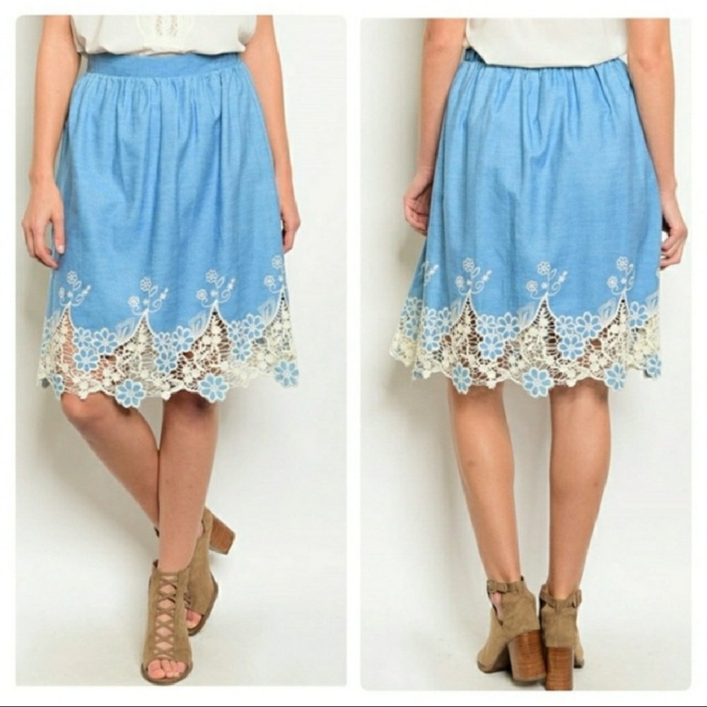 NWOT Le Lis Women's Blue Skirt Large